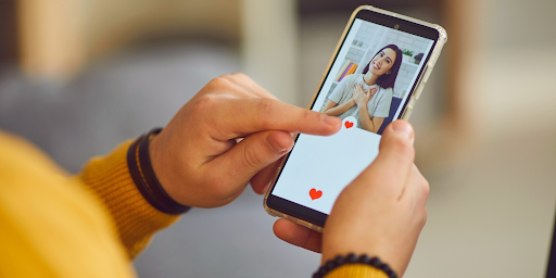 Discovering Beauty and Connection: Navigating the World of Online Dating with Influencers